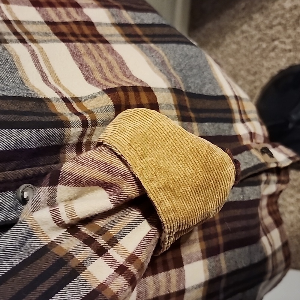 Legendary Whitetails Flannel - Picture 4 of 6